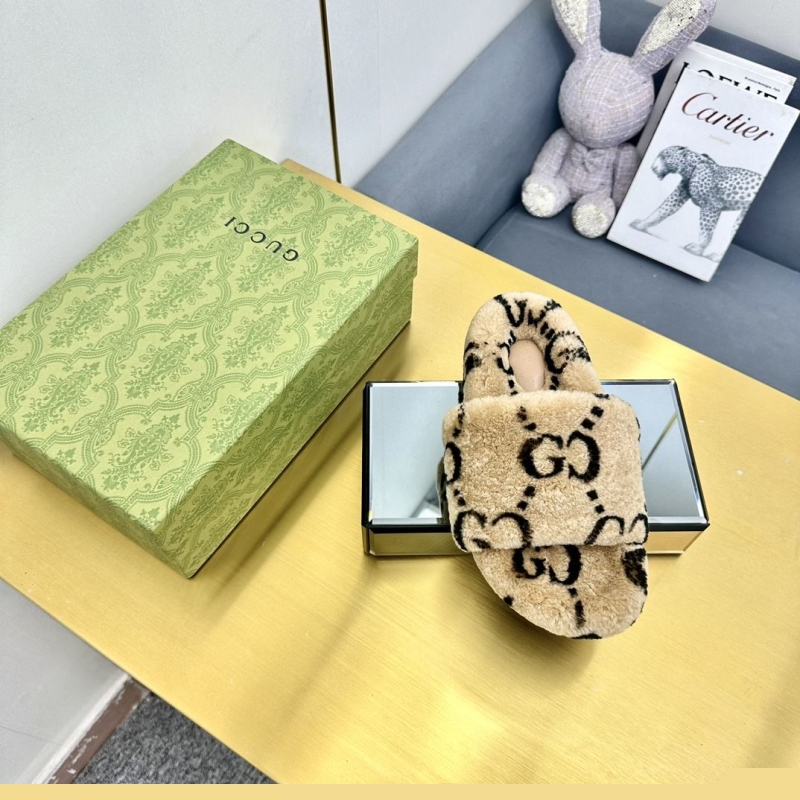 G*u*i slippers